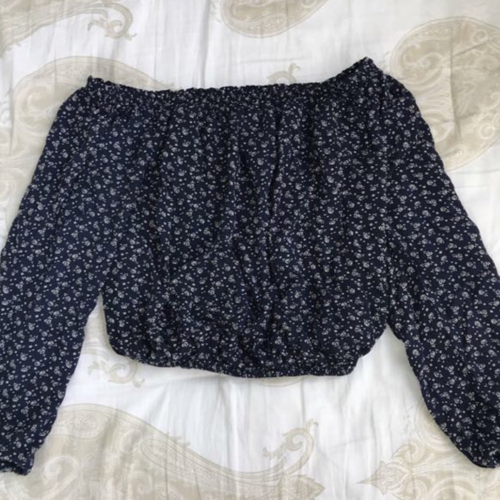 Brandy Melville Maura top